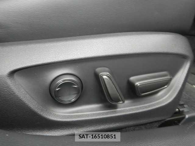 Toyota PRIUS 2023-06 8223942-12