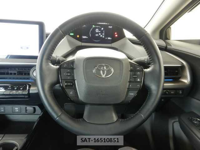 Toyota PRIUS 2023-06 8223942-7