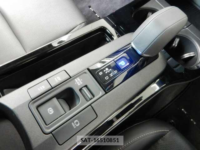 Toyota PRIUS 2023-06 8223942-8