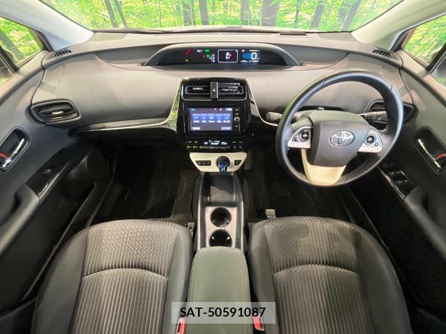 Toyota PRIUS 2017-11 8224231-1