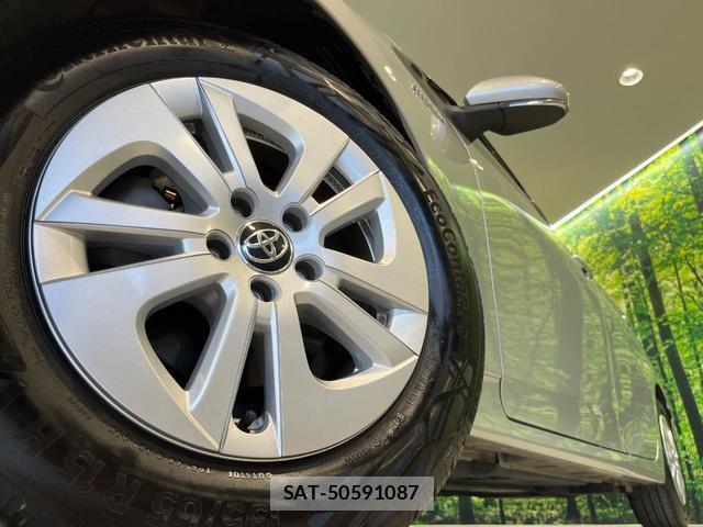 Toyota PRIUS 2017-11 8224231-11