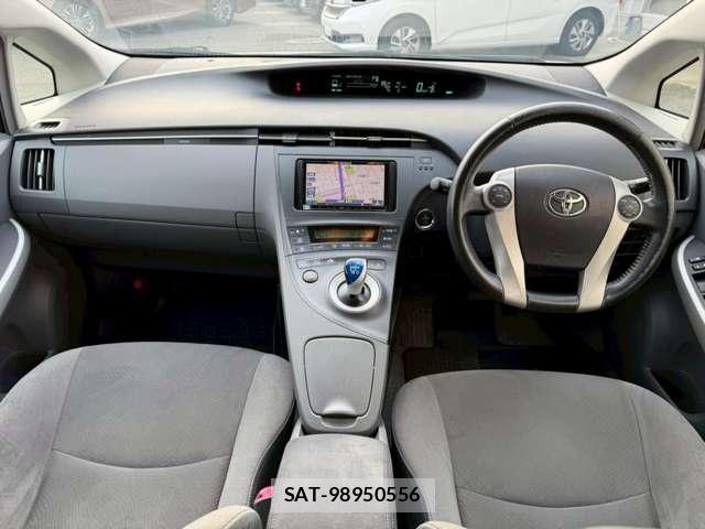 Toyota PRIUS 2011-12 8224319-1