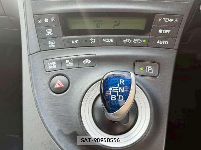 Toyota PRIUS 2011-12 8224319-12