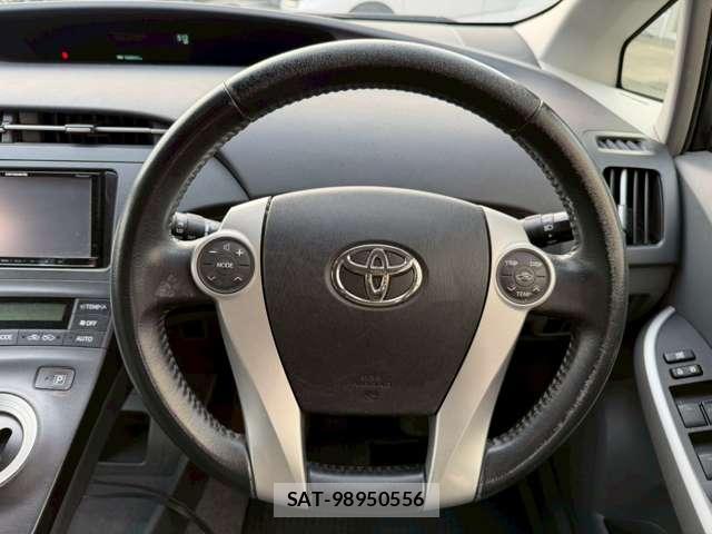 Toyota PRIUS 2011-12 8224319-13