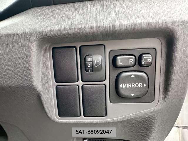 Toyota PRIUS 2010-08 8224320-4