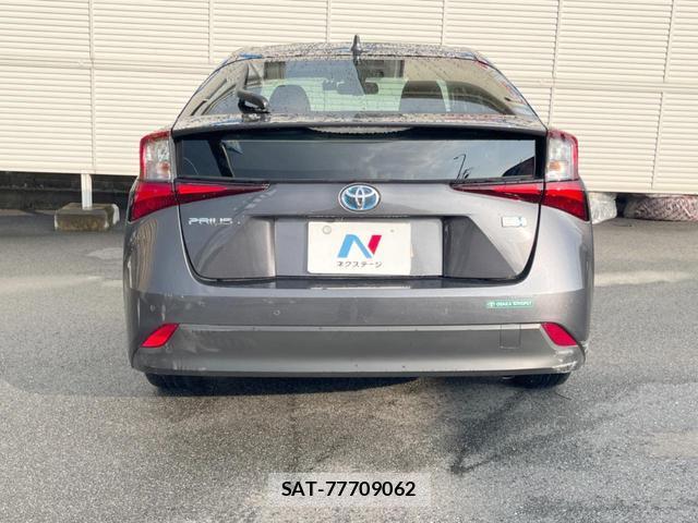 Toyota PRIUS 2020-05 8224708-14