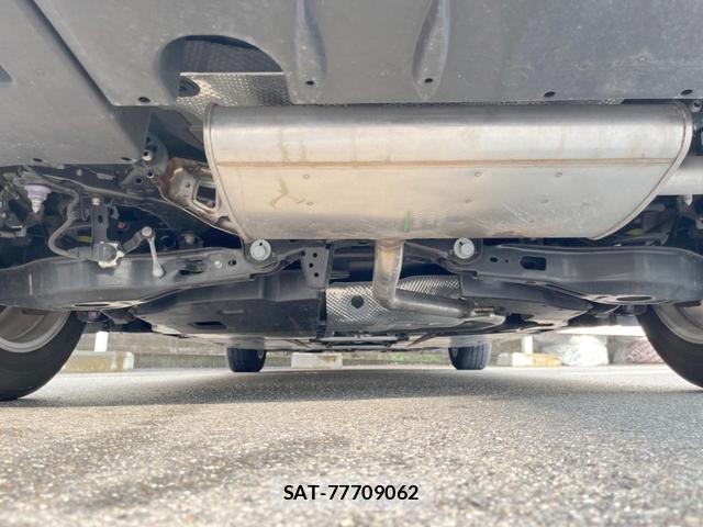 Toyota PRIUS 2020-05 8224708-18