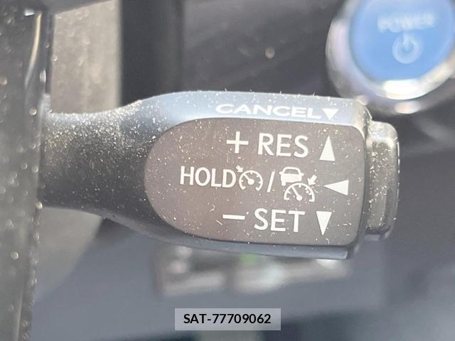 Toyota PRIUS 2020-05 8224708-5