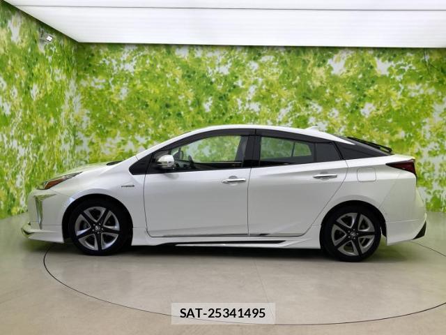 Toyota PRIUS 2019-05 8225082-1