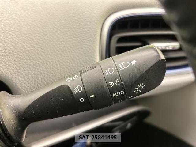 Toyota PRIUS 2019-05 8225082-14