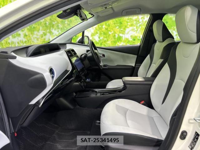 Toyota PRIUS 2019-05 8225082-5