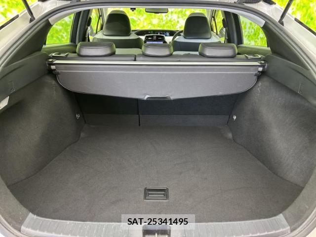 Toyota PRIUS 2019-05 8225082-7