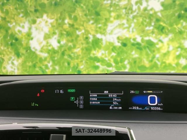 Toyota PRIUS 2018-03 8225104-14
