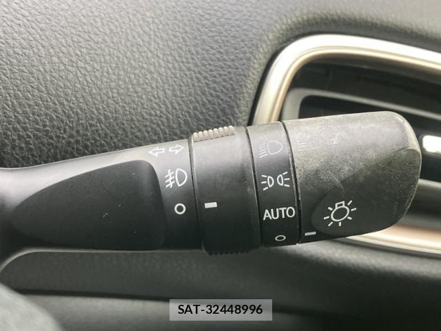 Toyota PRIUS 2018-03 8225104-16