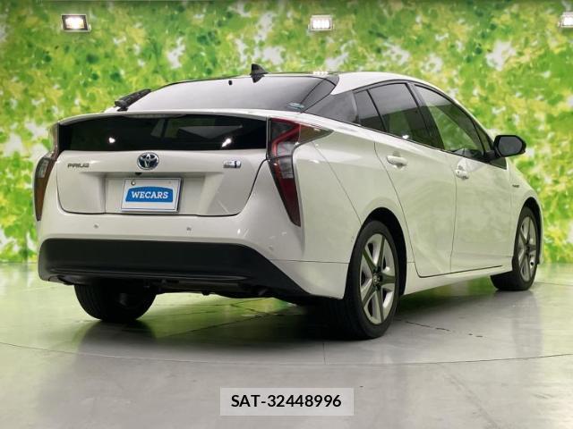 Toyota PRIUS 2018-03 8225104-2