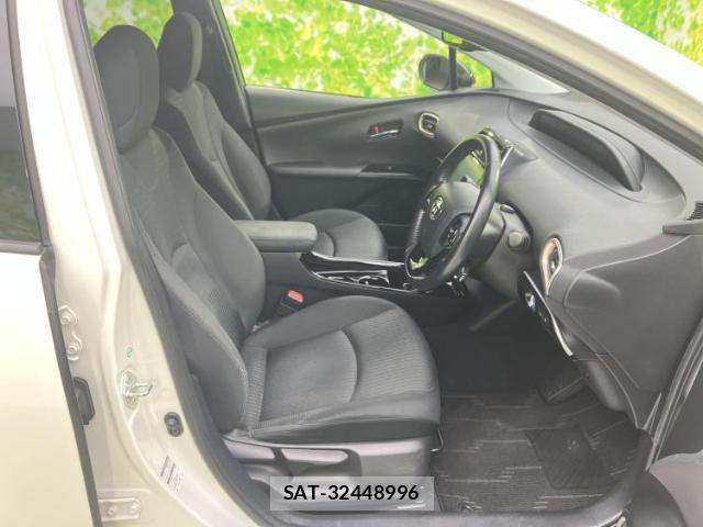 Toyota PRIUS 2018-03 8225104-3
