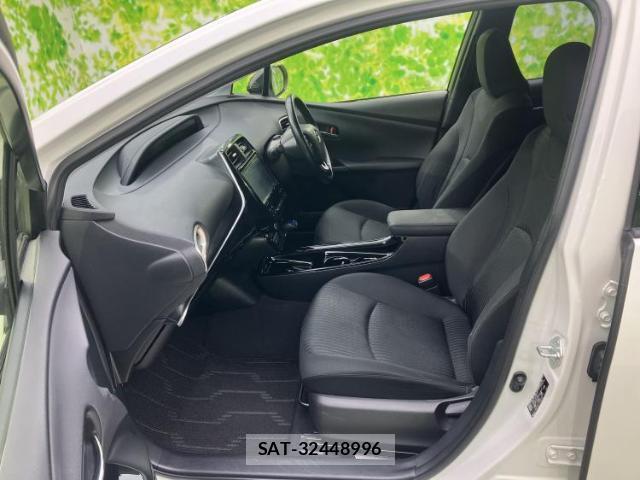 Toyota PRIUS 2018-03 8225104-5
