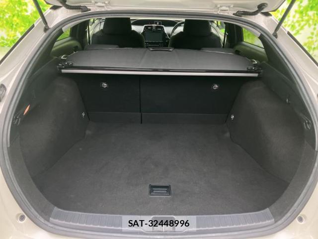 Toyota PRIUS 2018-03 8225104-7