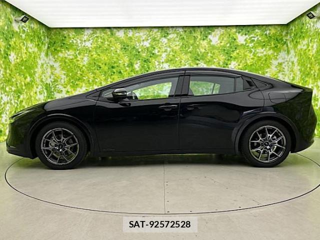Toyota PRIUS 2023-09 8225195-1