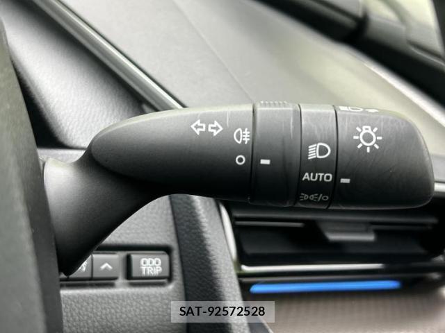 Toyota PRIUS 2023-09 8225195-15