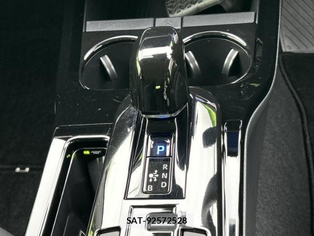 Toyota PRIUS 2023-09 8225195-16