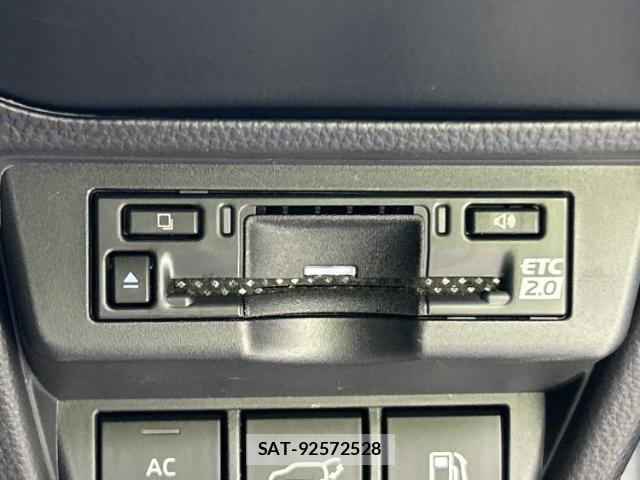 Toyota PRIUS 2023-09 8225195-17