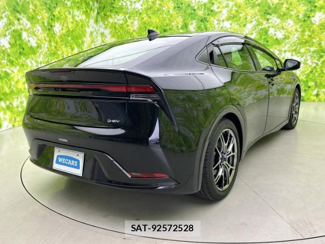 Toyota PRIUS 2023-09 8225195-2