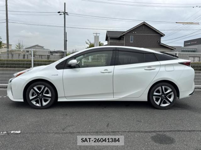 Toyota PRIUS 2017-02 8225272-1