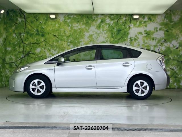 Toyota PRIUS 2015-05 8225304-1