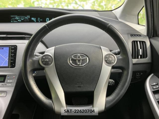 Toyota PRIUS 2015-05 8225304-14