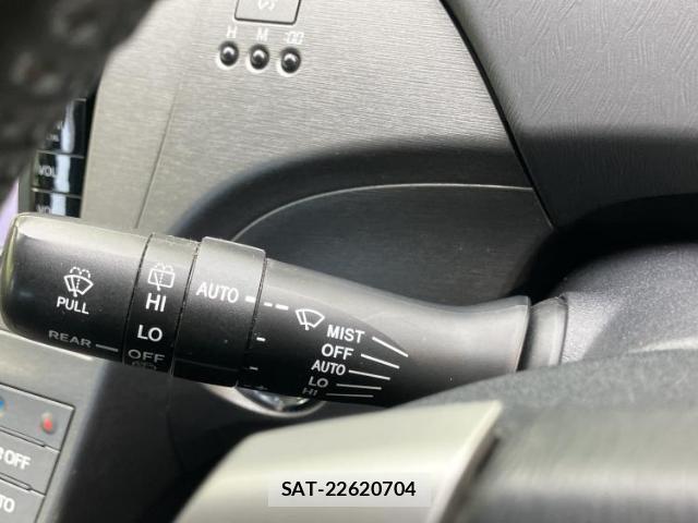 Toyota PRIUS 2015-05 8225304-16