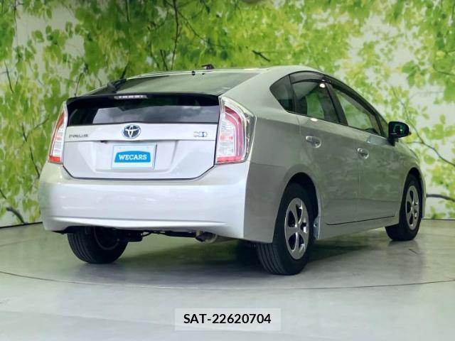 Toyota PRIUS 2015-05 8225304-2