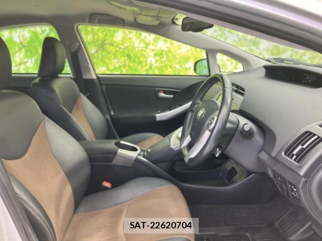 Toyota PRIUS 2015-05 8225304-3