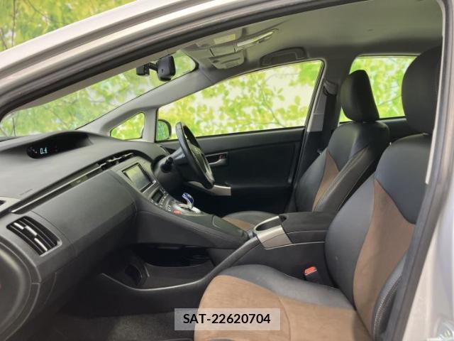 Toyota PRIUS 2015-05 8225304-5