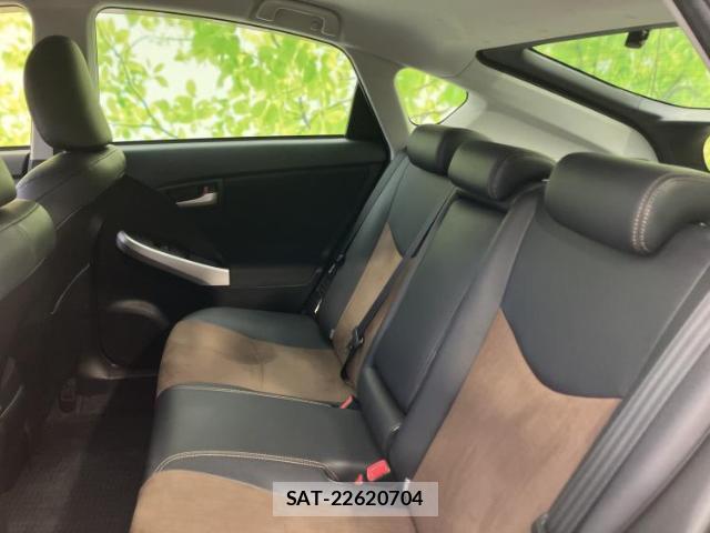 Toyota PRIUS 2015-05 8225304-6