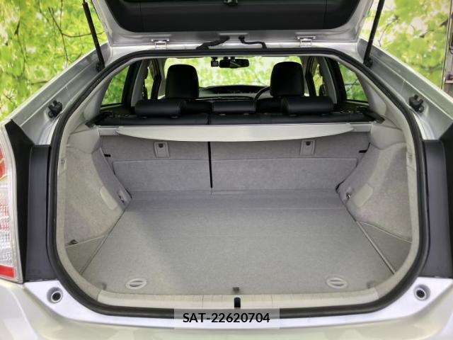 Toyota PRIUS 2015-05 8225304-7