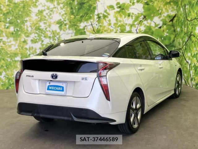 Toyota PRIUS 2016-01 8225375-2