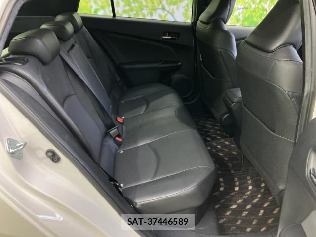 Toyota PRIUS 2016-01 8225375-4