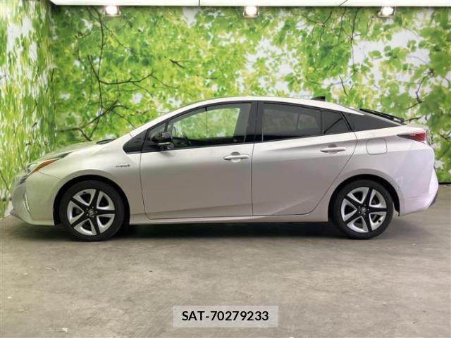 Toyota PRIUS 2017-11 8225376-1