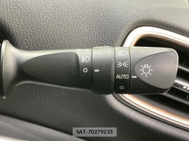 Toyota PRIUS 2017-11 8225376-16