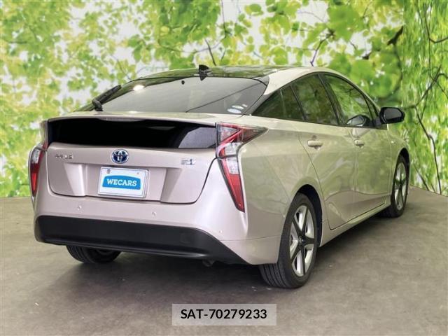 Toyota PRIUS 2017-11 8225376-2