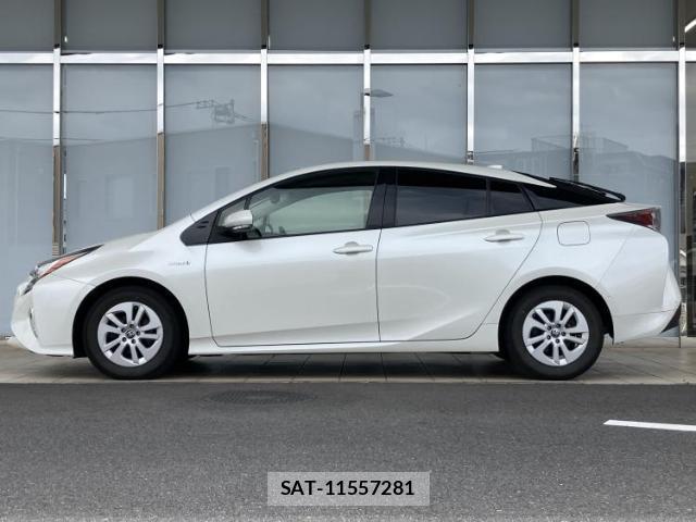 Toyota PRIUS 2016-09 8225387-1