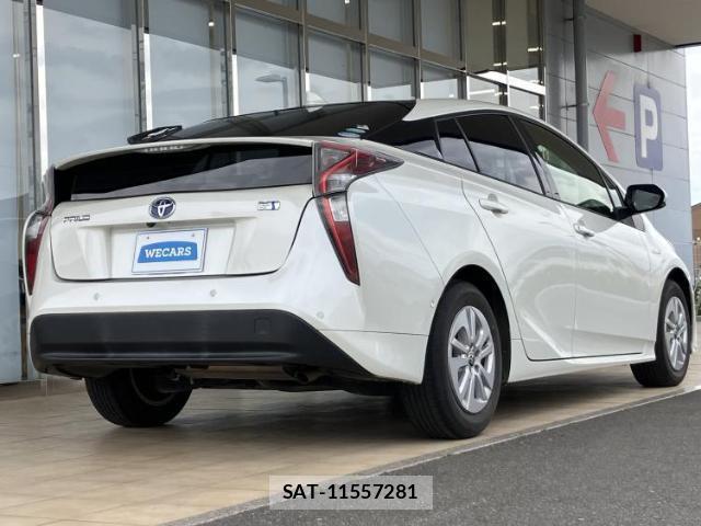 Toyota PRIUS 2016-09 8225387-2