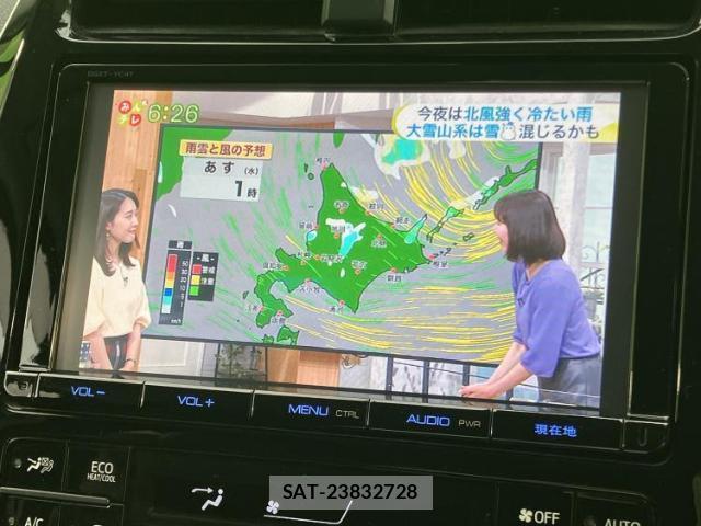 Toyota PRIUS 2017-06 8225394-12