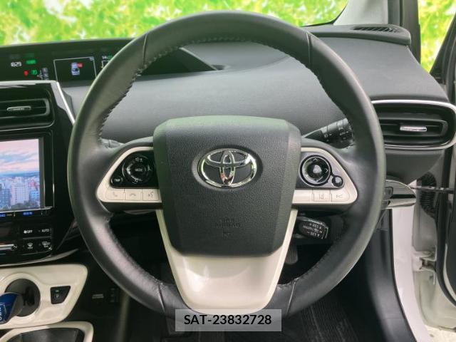Toyota PRIUS 2017-06 8225394-15