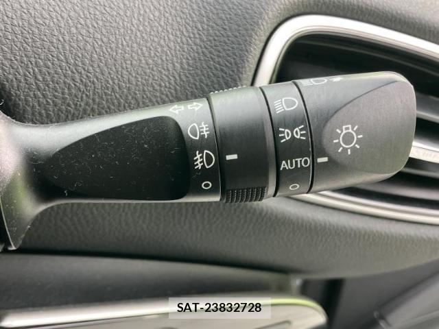 Toyota PRIUS 2017-06 8225394-16