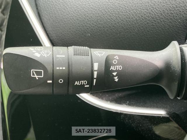 Toyota PRIUS 2017-06 8225394-17