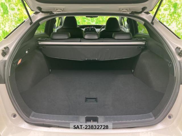 Toyota PRIUS 2017-06 8225394-7