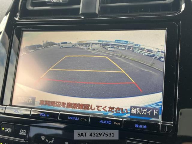 Toyota PRIUS 2016-04 8225402-12