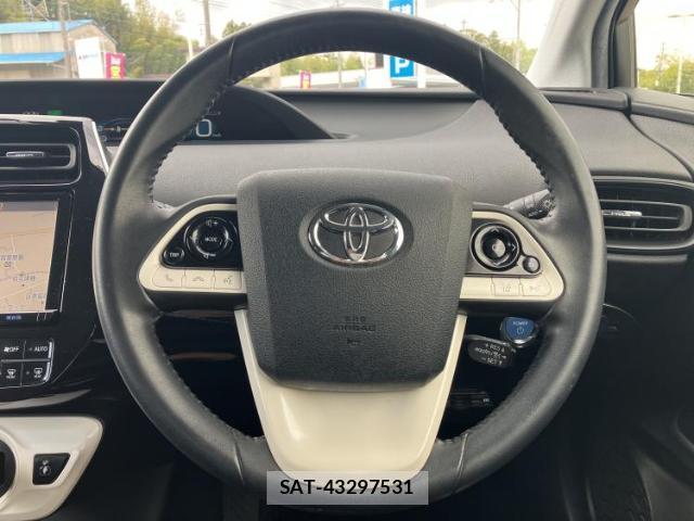 Toyota PRIUS 2016-04 8225402-14